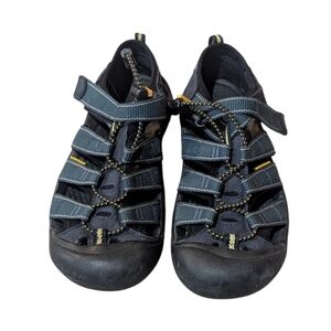 Kids keen waterproof shoes size 3